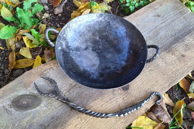 鍛造 ハンドメイド 両手フライパン&フォーク チェコ製