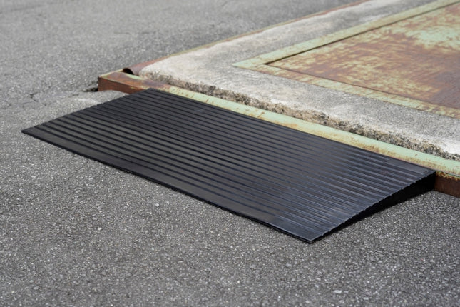 ラバースロープ段差解消 耐荷重5000kg 1000×500×50mm