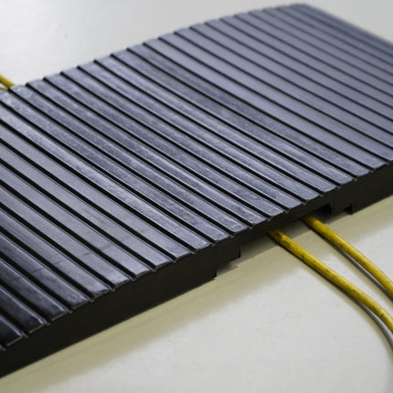 ラバースロープ下部グリッド構造 820×380×38mm