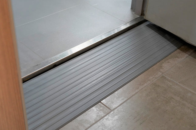 TPE製 段差解消 耐荷重2000kg 900×200×36mm