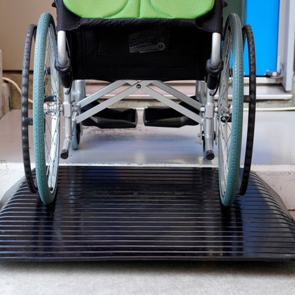 ラバースロープ段差解消 耐荷重5000kg 900×450×75mm