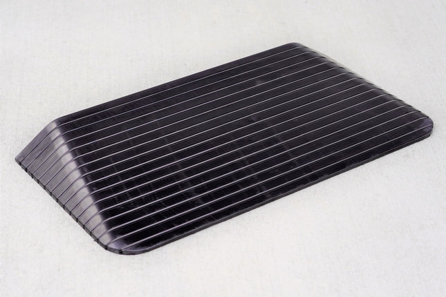 ラバースロープ段差解消 耐荷重5000kg 900×450×75mm