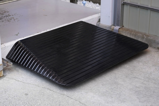 ラバースロープ段差解消 耐荷重5000kg 900×610×100mm
